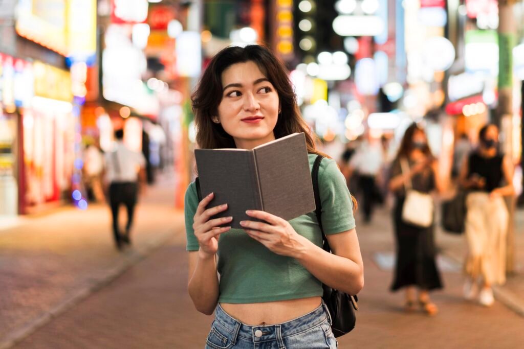 Jovem fazendo intercâmbio no Japão